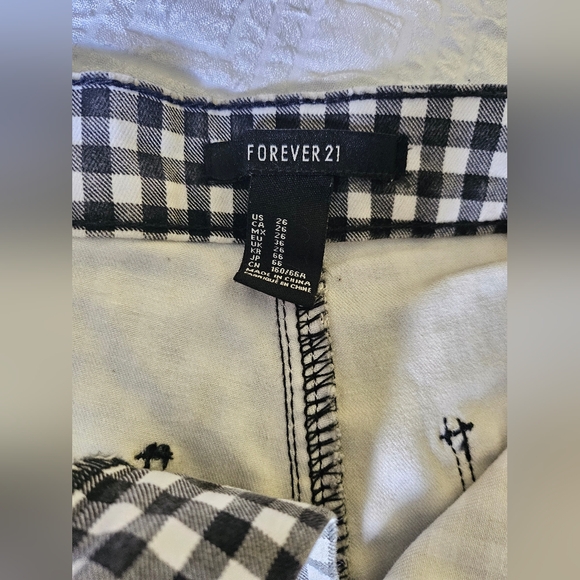 Forever 21 Black and White Checker Print Shorts Size 26 - Picture 5 of 9